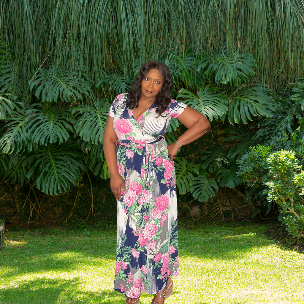  Spring Vibe short sleeve maxi dress! With a flirty surplice neckline, waist tie, and maxi length, you’ll be feelin’ fly and making moves with the relaxed fit and comfy stretch fabric. Step out with confidence and style, Miss Sassy